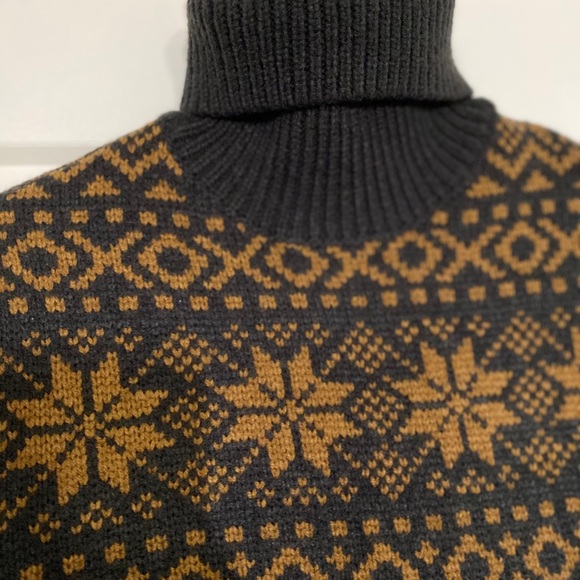 H&M knit turtleneck Sweater snowflake pattern - Picture 4 of 7